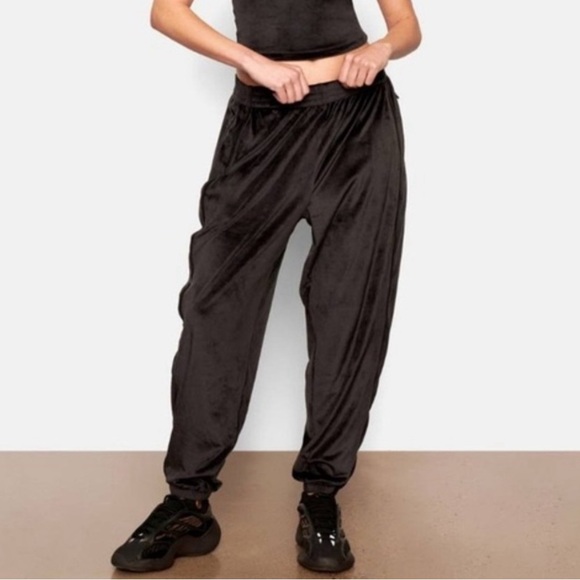 SKIMS Pants - Skims black velour joggers xxl